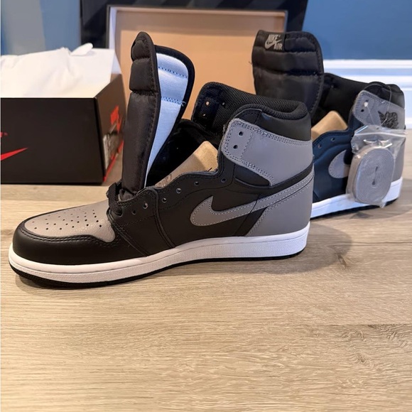 Air Jordan 1 Retro High OG 'Shadow' 2018 size 9 - Picture 5 of 8
